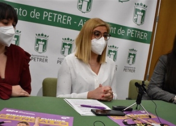 Mujeres en primera línea durante la pandemia protagonizan la campaña del 8M de Petrer
