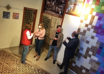 La Tourist Info de Petrer inaugura la exposición “dinteles con historia”