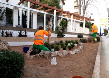 Altea renueva los jardines de Pont de Moncau y la calle Alcoy