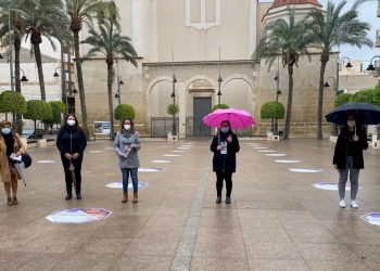 Mujeres eternas en la plaza de la Constitución