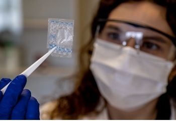 Mallas quirúrgicas de bionanocelulosa para mejorar la cirugía de hernias abdominales