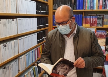 El libro y la rosa, un arma para la normalidad