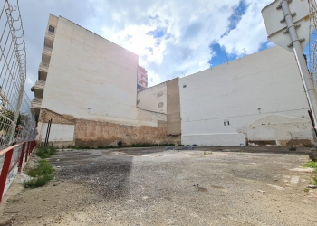 El Ayuntamiento de Elda acondiciona el aparcamiento de la calle Aragón