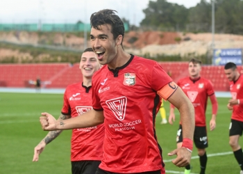 La Nucía gana al Lleida con 10 jugadores