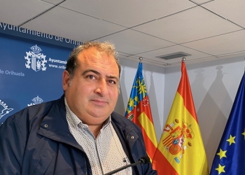 Renovación de la red de agua potable en la calle Mayor de La Zenia