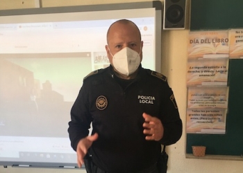 El Agente Tutor inicia las charlas en los colegios abordando los riesgos de Internet