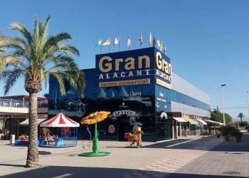 Una población europea en la cumbre litoral