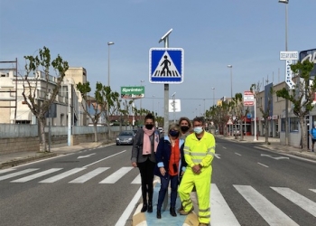 Santa Pola mejora la señalización de los pasos de peatones en la Avenida de Elche
