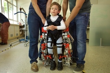 El exoesqueleto pediátrico patentado por el CSIC recibe el marcado CE para su comercialización internacional