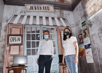 El alcalde visita la nueva Sala Joven y el Centro de Información Juvenil en L’Escorxador