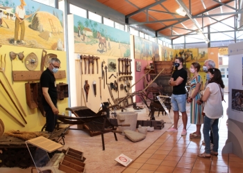 El público se vuelca en las visitas guiadas al Museo Escolar de Pusol