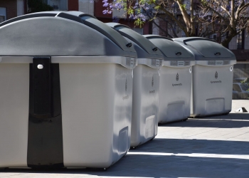Los nuevos contenedores de recogida de residuos de Elche presentan mayores niveles de capacidad