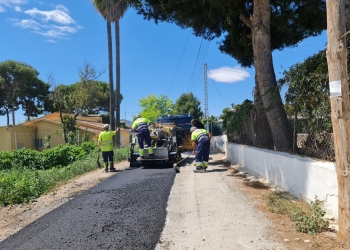 Elda asfalta el camino que une el Polígono Campo Alto con la Estación de Monóvar
