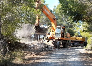 El Ayuntamiento de La Nucía retira los vertidos de escombros de Bello Horizonte