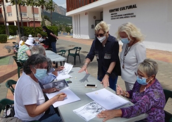 El Taller de Dibujo y Pintura de la 3ª Edad “arranca” al aire libre
