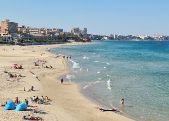 Pilar de la Horadada revalida sus 6 banderas azules