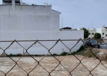San Fulgencio sanciona a 31 propietarios de solares al no mantenerlos en las condiciones adecuadas