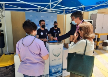 Aguas de Alicante y APSA instalan quioscos para dispensar agua del grifo en el vacunódromo de Ciudad de la Luz