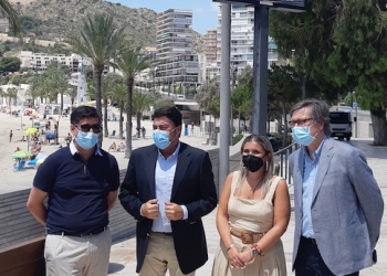 El Ayuntamiento y Aguas de Alicante presentan en La Albufereta un innovador sistema para el control de aforo en la playa