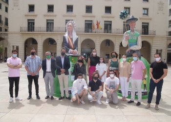 La campaña “La plantà de Ecovidrio con los artistas foguerers” reaviva las Hogueras en Alicante
