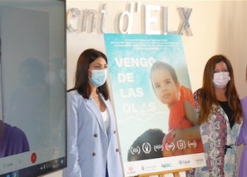 Cooperación al Desarrollo presenta ‘Vengo de las olas’, el documental sobre una familia refugiada del Aquarius