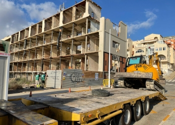 Empiezan las obras de derribo del Hotel de Arenales del Sol