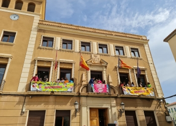 Elda rinde homenaje a los niños y niñas de la ciudad