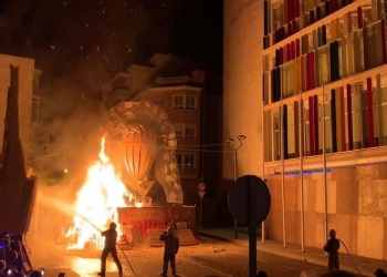 El Grup Foguerer Els Milotxes se prepara para San Juan en Guardamar