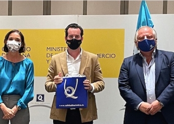 Cinco banderas ‘Q’ de calidad ondearán en las playas de Orihuela