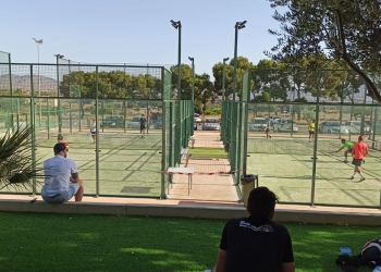 Las pistas municipales de Aspe acogieron el Torneo 12 horas de Pádel