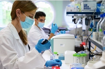 Ocho proyectos biomédicos del CSIC reciben 6,5 millones de euros del programa de ayudas CaixaResearch