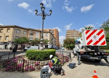 Elda inicia la restauración de ‘La Farola’ con la instalación de tecnología LED