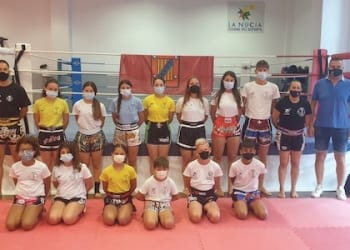 Finaliza el Curso de la Escuela de Muay Thai con los diplomas de Khanes