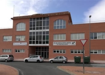 Petrer reabre los espacios de uso común del centro municipal Clara Campoamor