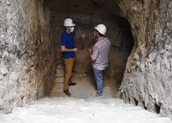 Petrer estudia la forma de integrar la entrada al refugio antiaéreo en la futura remodelación de la plaça de Baix