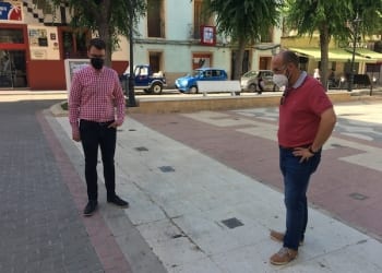 Comienzan las excavaciones para sacar a la luz el refugio antiaéreo de la plaza de Baix