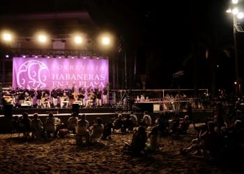 Torrevieja recupera la noche de Habaneras en la playa cinco años después