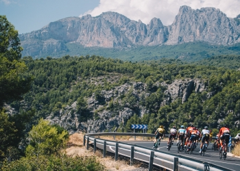 La Vuelta a España vuelve a Alicante con una buena ración de montaña
