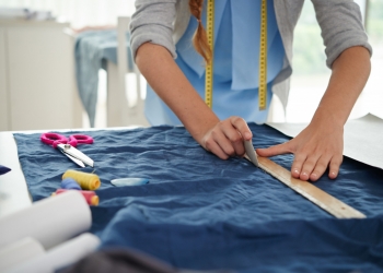 Elda organiza un curso de personalización de ropa