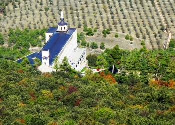 La Font Roja conmemora a la Virgen de los Lirios