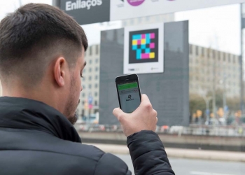 Benidorm avanza en su estrategia de turismo inclusivo adoptando un sistema de guiado