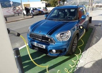 El coche eléctrico en la Marina Baixa solo se conjuga en futuro