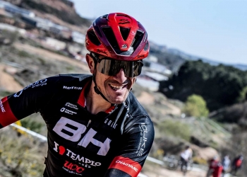 Carlos Coloma instala su escuela de BTT en La Nucía