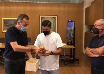 El medallista olímpico Óscar Gil, recibido en el Ayuntamiento