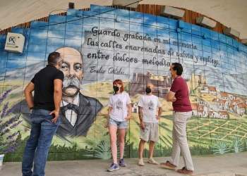 La Plaza Castelar de Elda renueva su imagen con un mural de 12 metros