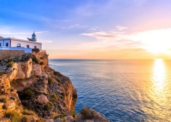 Tu plan del finde: La luz del Mediterráneo a través de sus faros