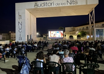 3.000 personas disfrutaron el «Cine Familiar Estival» en La Nucía