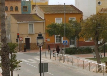 Un plató entre palmeras y humedales