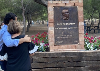 Torrevieja homenajea a José Eduardo Gil Rebollo en el aniversario de su muerte