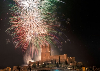 Villena ofrece un espectáculo de fuegos artificiales esta medianoche en honor a la Patrona de la ciudad